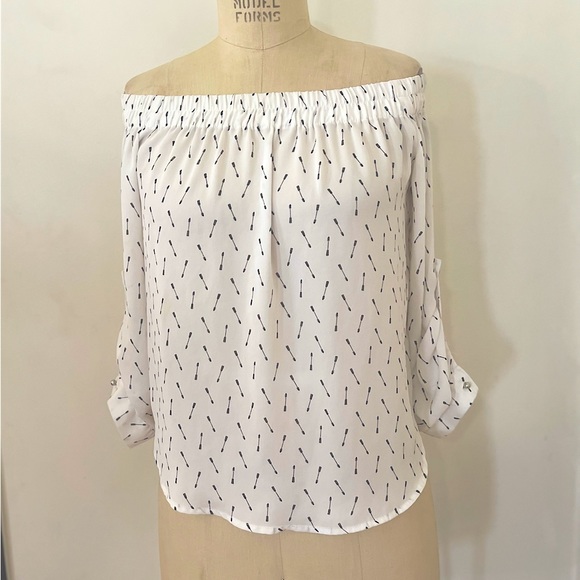 Sweet Rain White and Black Arrow Print Off-The-Shoulder Top - Picture 2 of 11